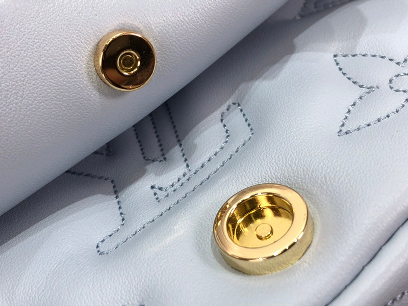 LOV - Luxurious Totes - 1590