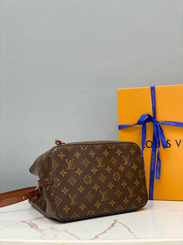 LOV - Luxurious Totes - 2459