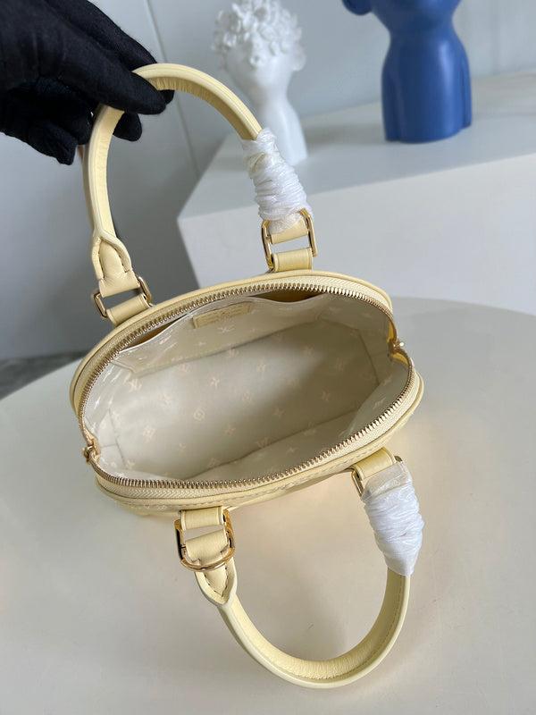 LOV - Luxurious Totes - 1570