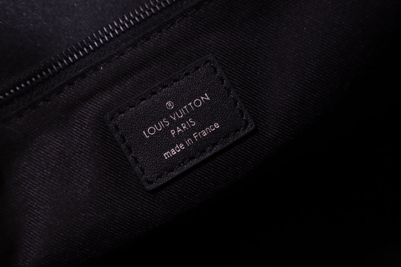 LOV - Luxurious Totes - 1572