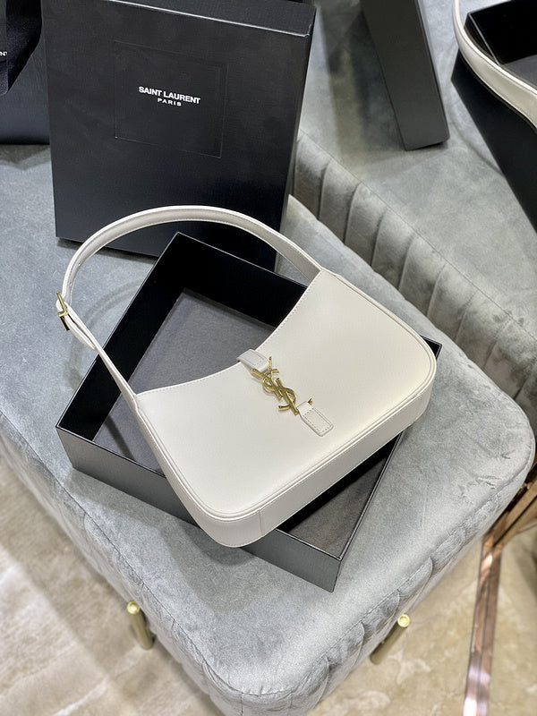 Luxurious Totes - Latest - 8831