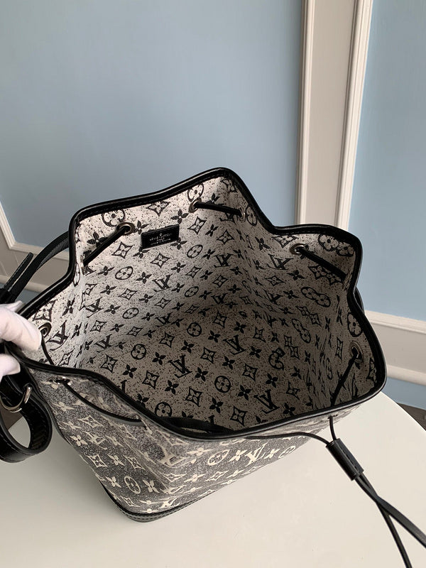 LOV - Luxurious Totes - 956