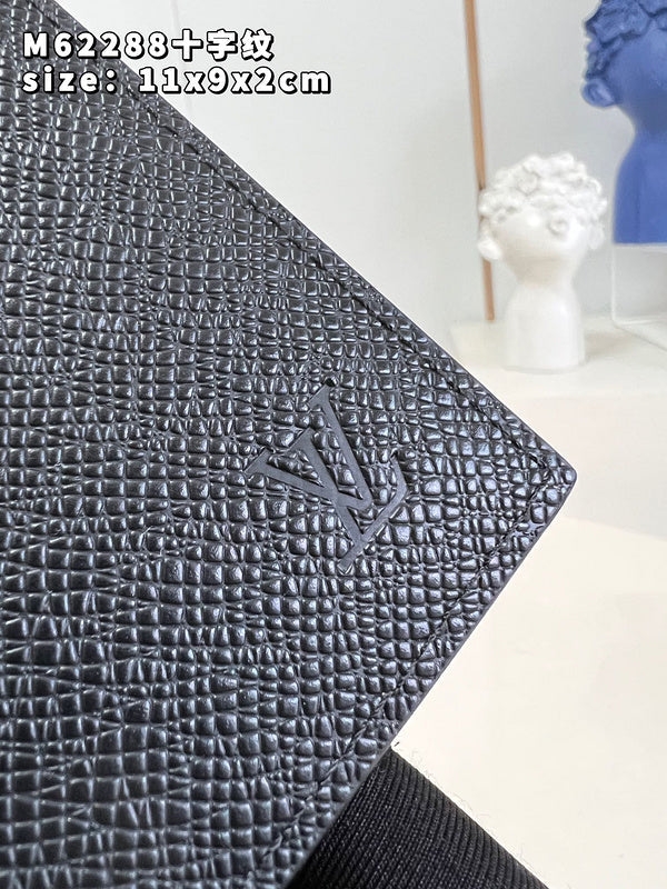 LOV - Luxurious Totes - 940