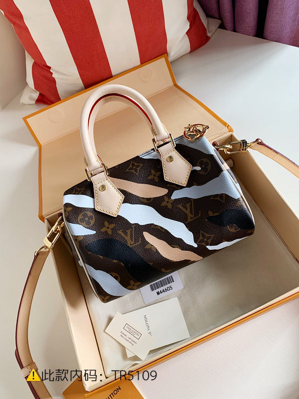 Luxurious Totes - Latest - 9715
