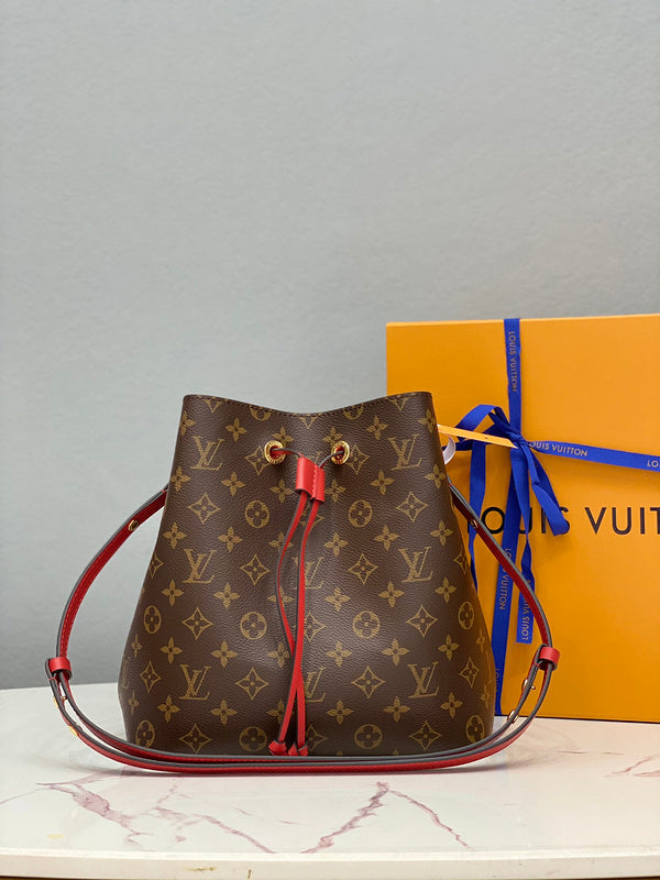LOV - Luxurious Totes - 2460