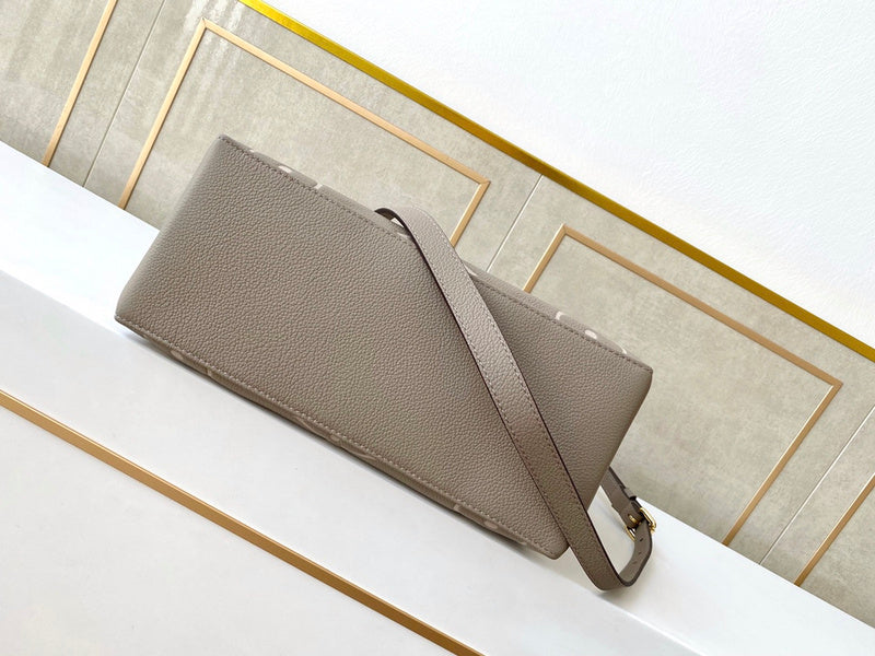 LOV - Luxurious Totes - 2260