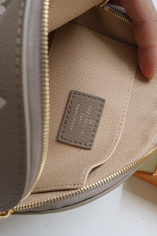 LOV - Luxurious Totes - 2230