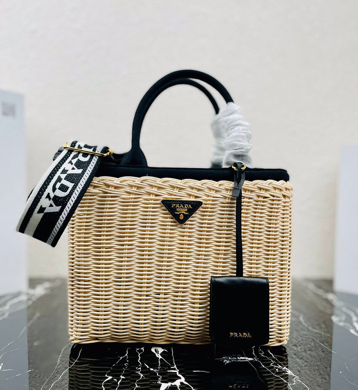 Luxurious Totes - Latest - 4544
