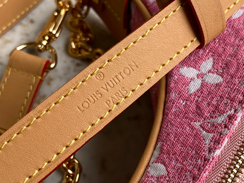 LOV - Luxurious Totes - 2016