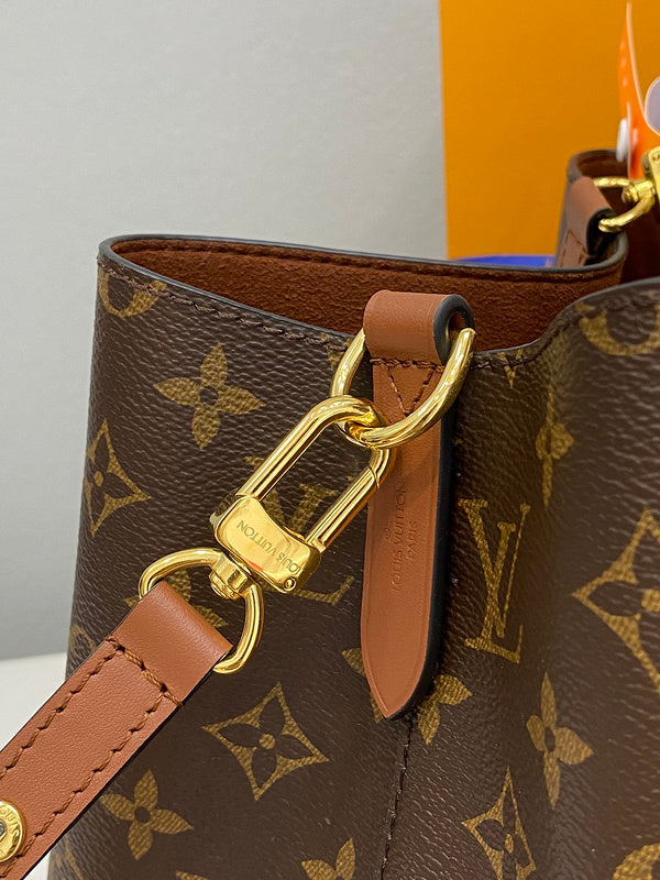 LOV - Luxurious Totes - 2459