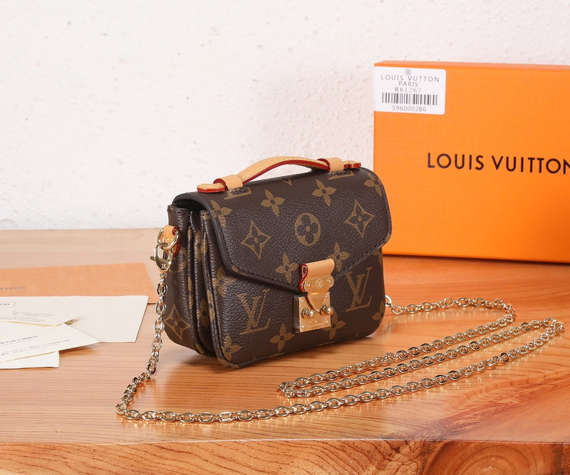 LOV - Luxurious Totes - 1042