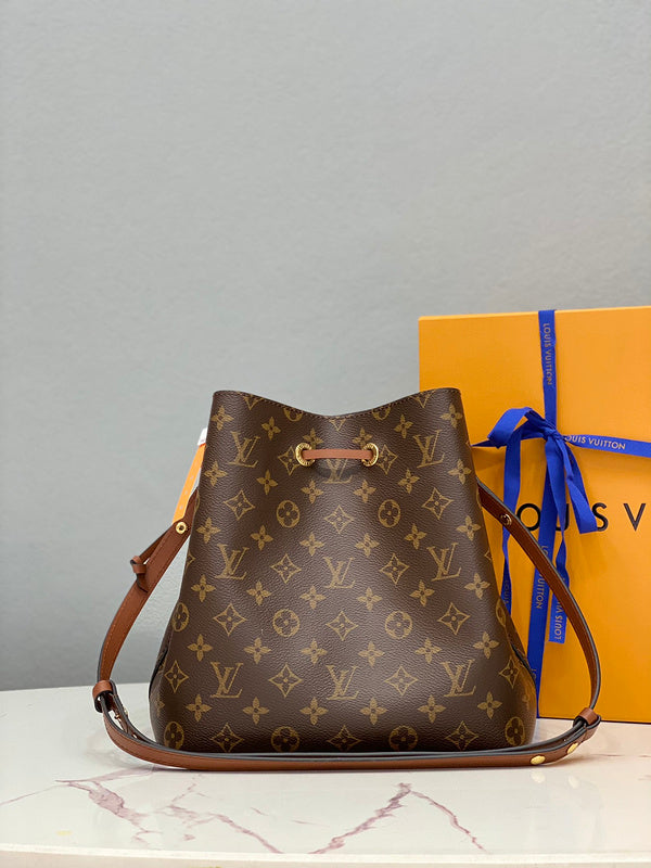 LOV - Luxurious Totes - 2459