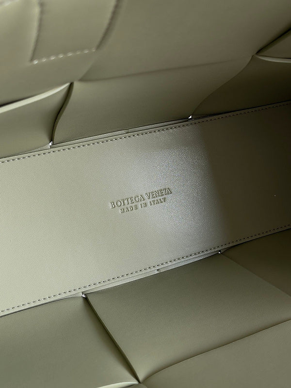 Luxurious Totes - Latest - 6970
