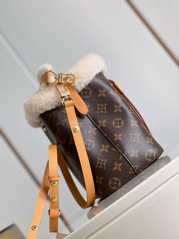 LOV - Luxurious Totes - 983