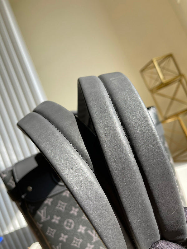 LOV - Luxurious Totes - 640