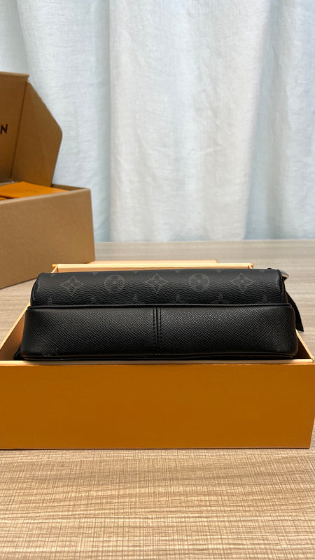 LOV - Luxurious Totes - 699