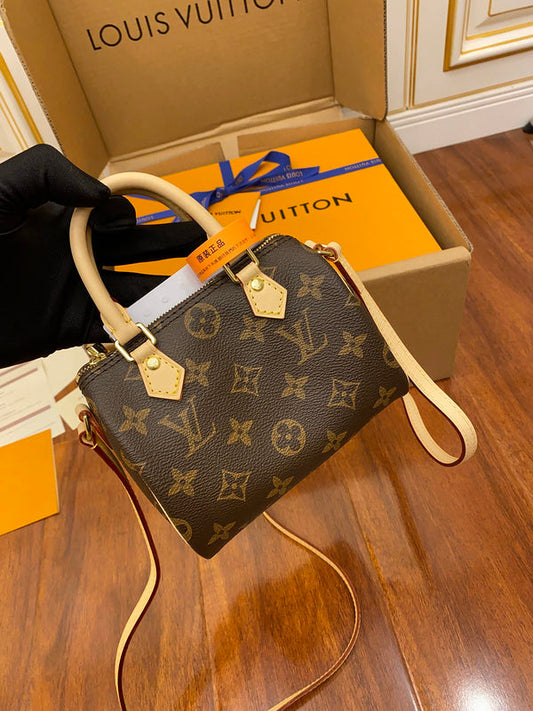 LOV - Luxurious Totes - 2093