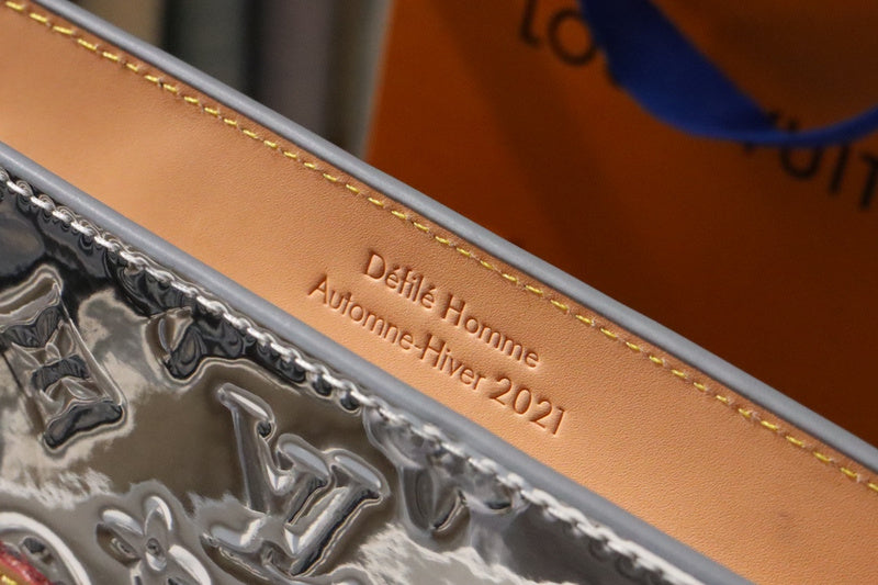 LOV - Luxurious Totes - 2031