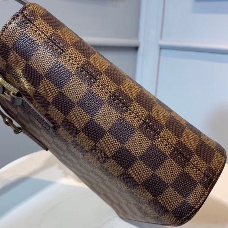 LOV - Luxurious Totes - 1944