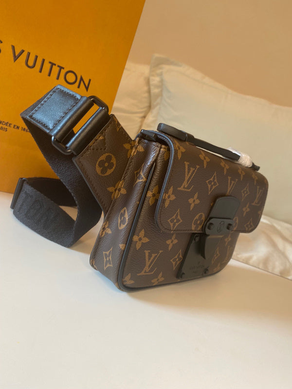 LOV - Luxurious Totes - 2381