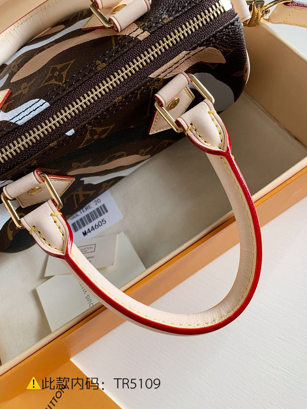 Luxurious Totes - Latest - 9715
