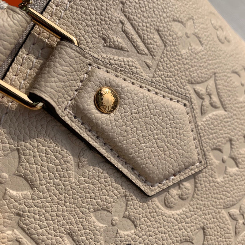 Luxurious Totes - Latest - 1940