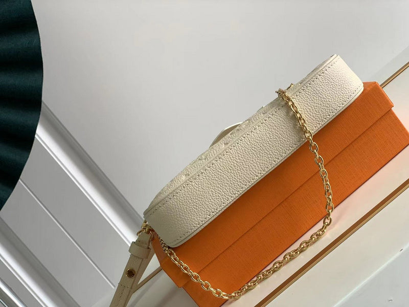 LOV - Luxurious Totes - 1913