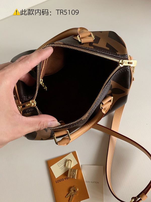Luxurious Totes - Latest - 9707