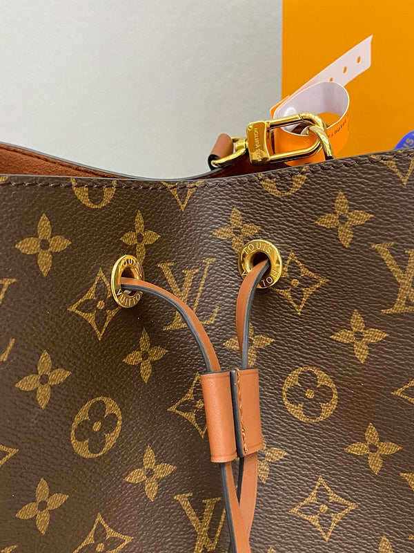 LOV - Luxurious Totes - 2459