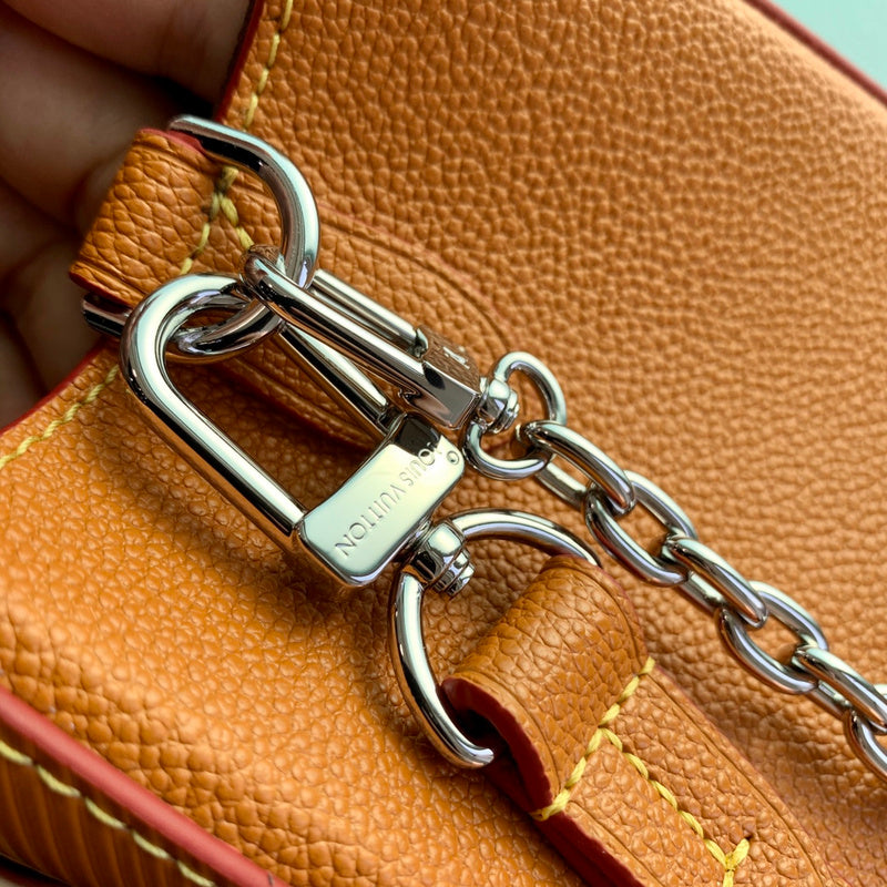 LOV - Luxurious Totes - 1598
