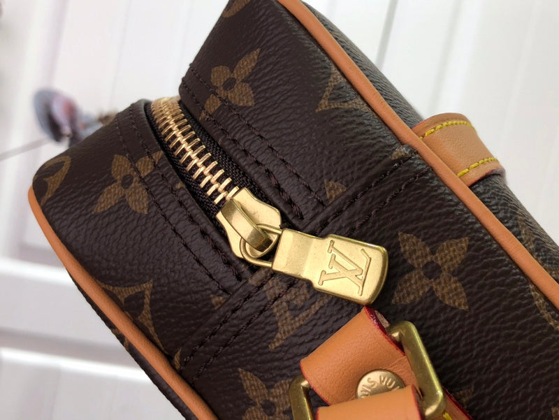 LOV - Luxurious Totes - 2213