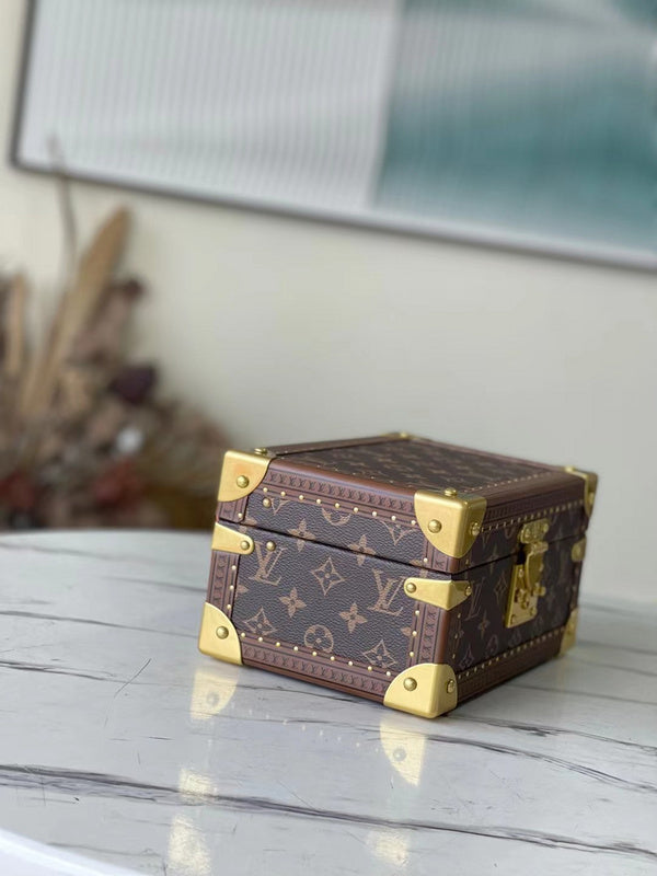 LOV - Luxurious Totes - 1040