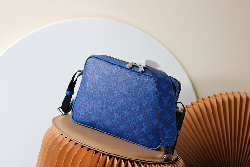 LOV - Luxurious Totes - 2040
