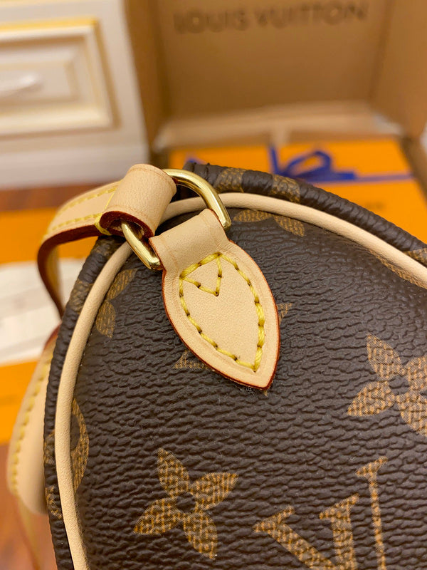 LOV - Luxurious Totes - 2093