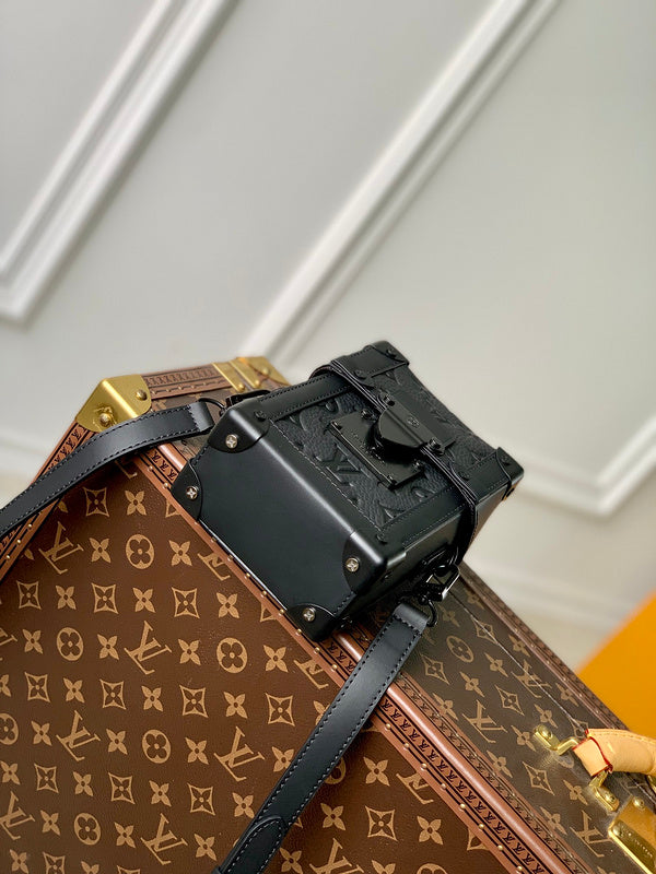 LOV - Luxurious Totes - 551