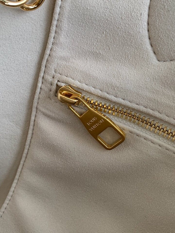 LOV - Luxurious Totes - 024