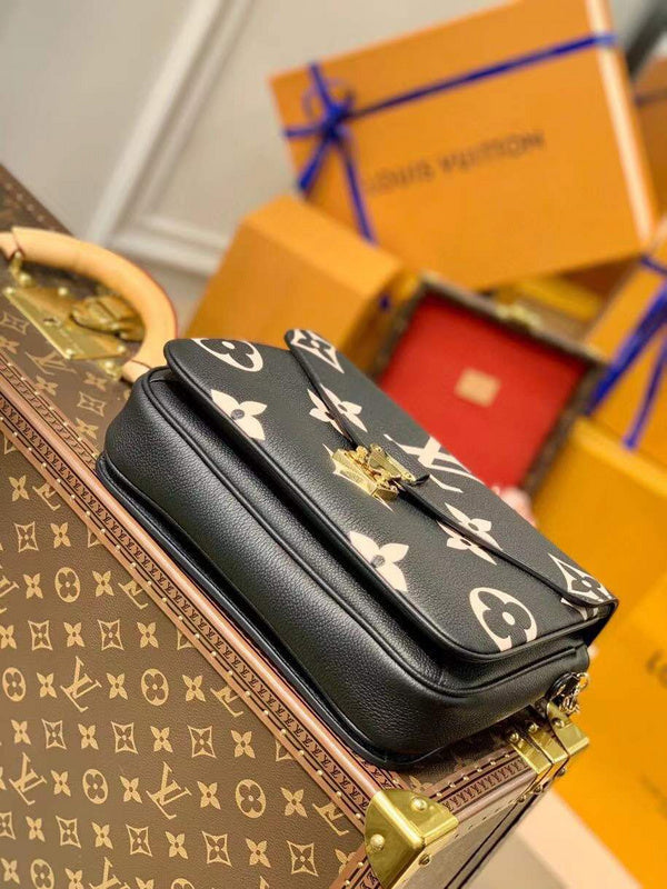 LOV - Luxurious Totes - 2470