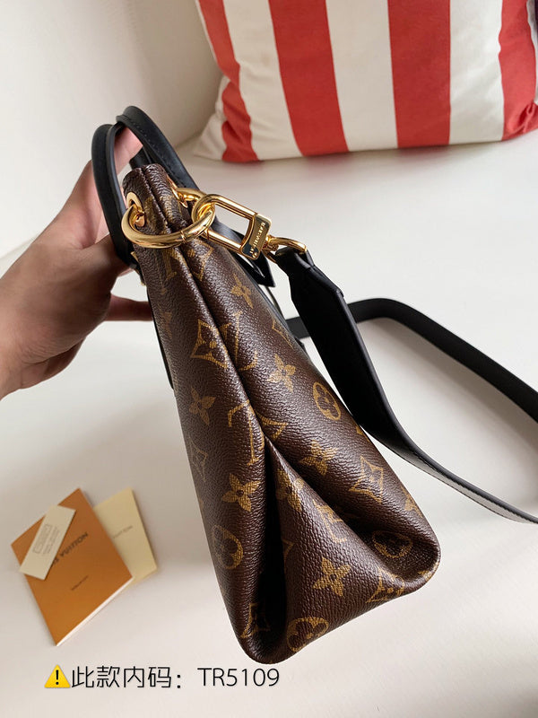Luxurious Totes - Latest - 2362