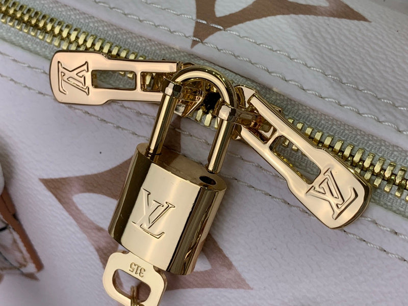 LOV - Luxurious Totes - 088