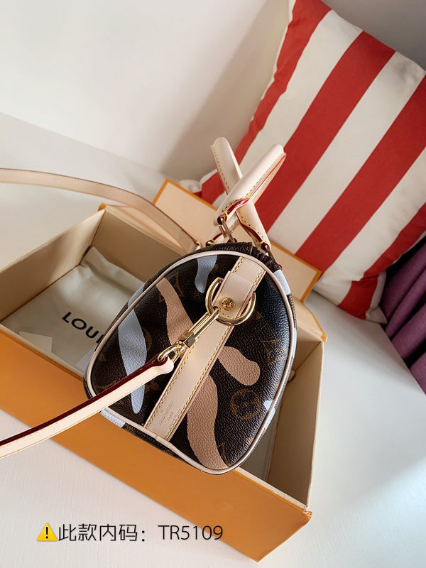 Luxurious Totes - Latest - 9715