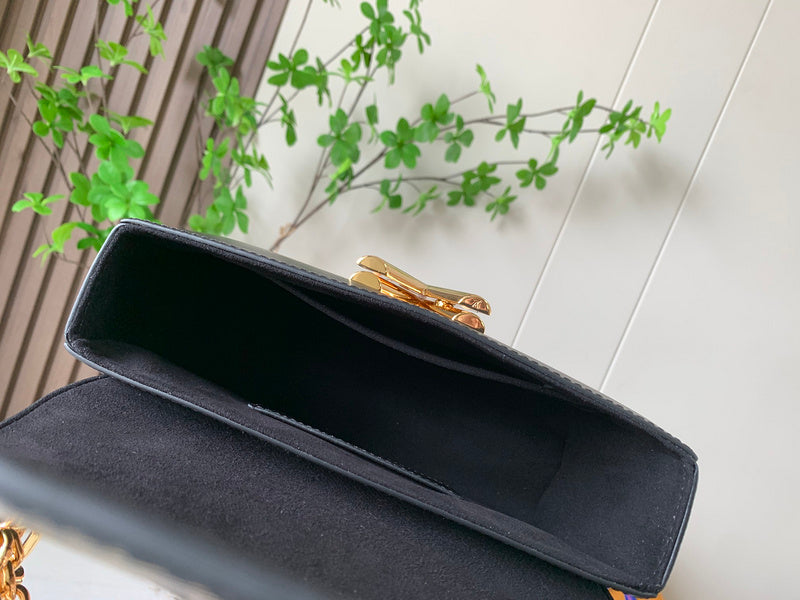 LOV - Luxurious Totes - 1504
