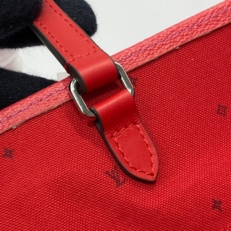 LOV - Luxurious Totes - 2568