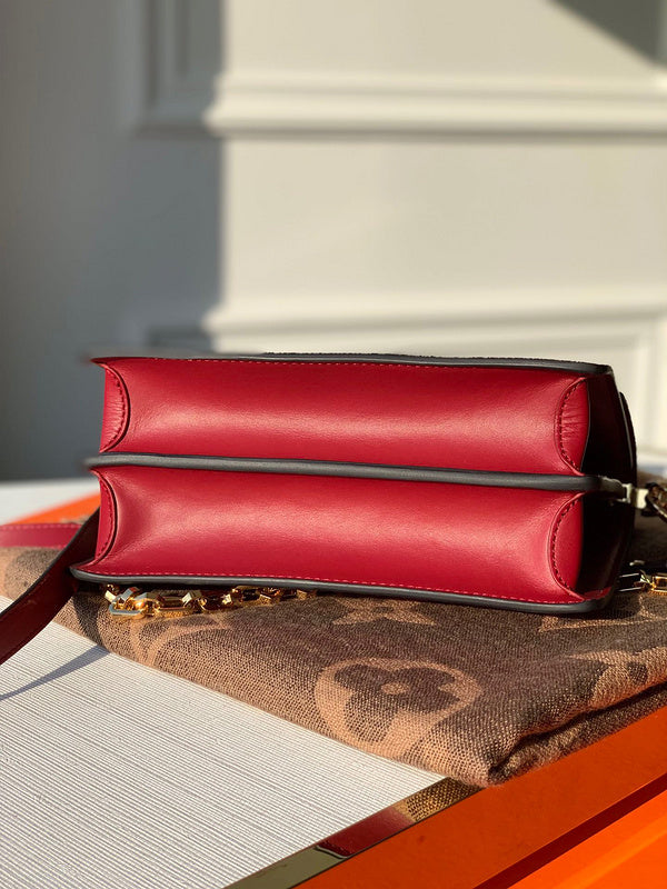 Luxurious Totes - Latest - 1922