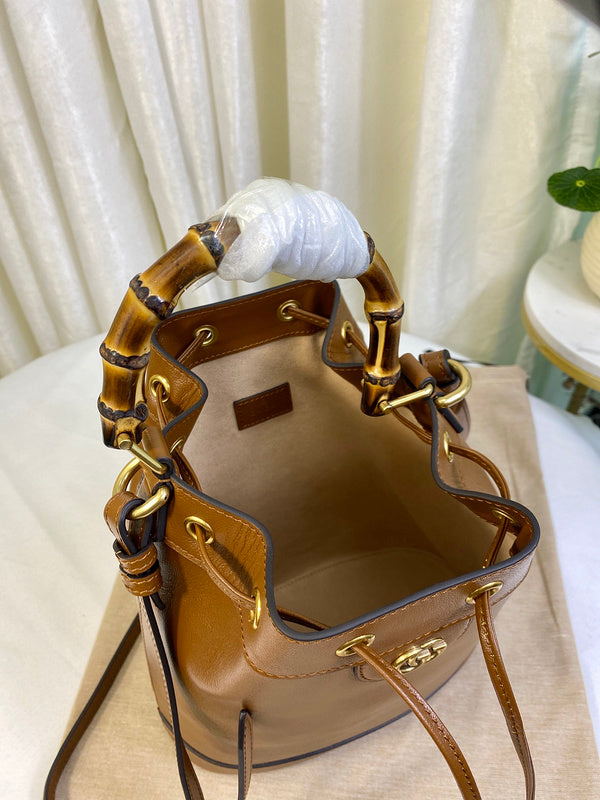 GUI - Luxurious Totes - 695