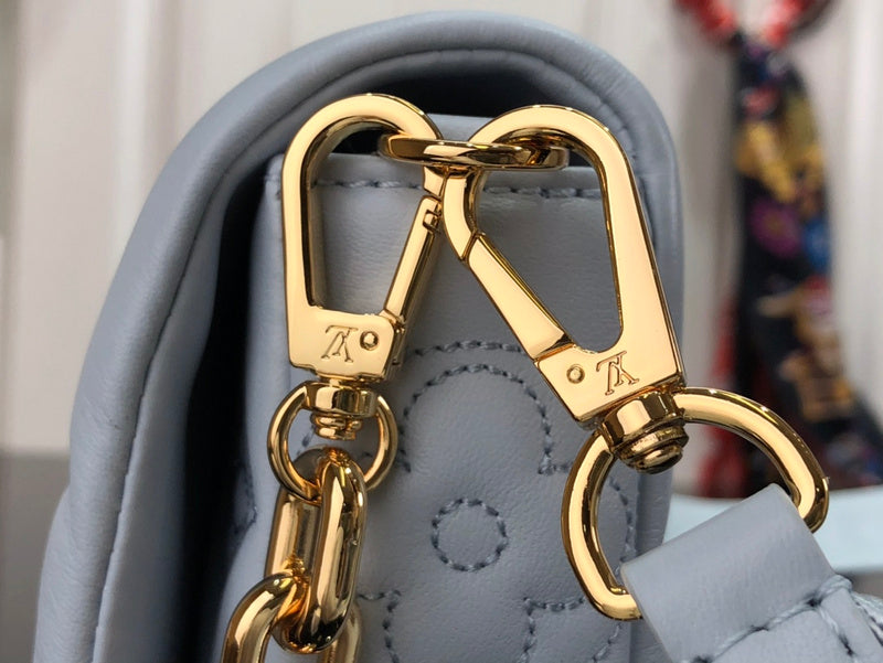 LOV - Luxurious Totes - 1590