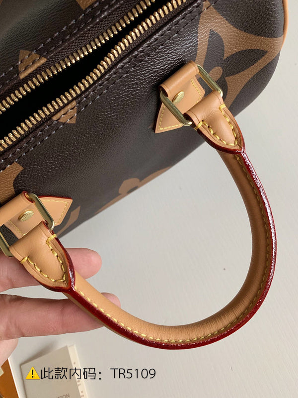 Luxurious Totes - Latest - 9707