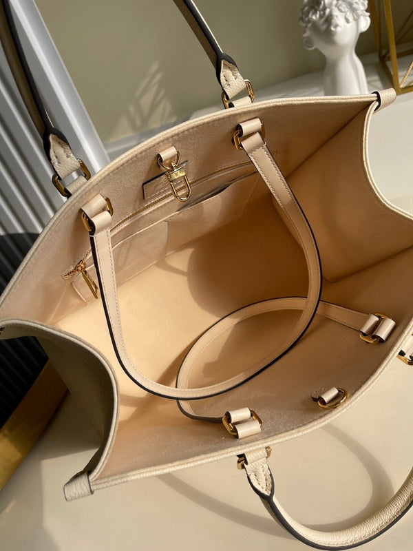 LOV - Luxurious Totes - 2019