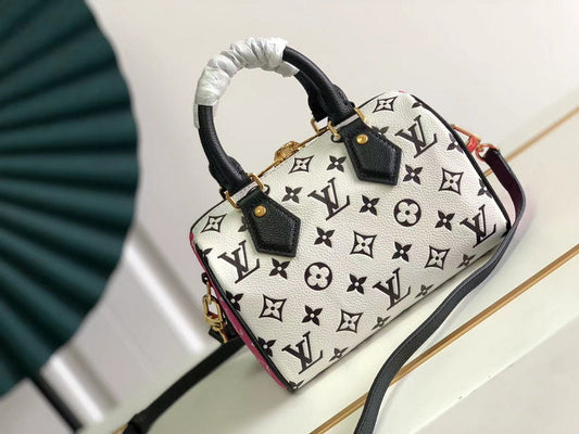 LOV - Luxurious Totes - 1630
