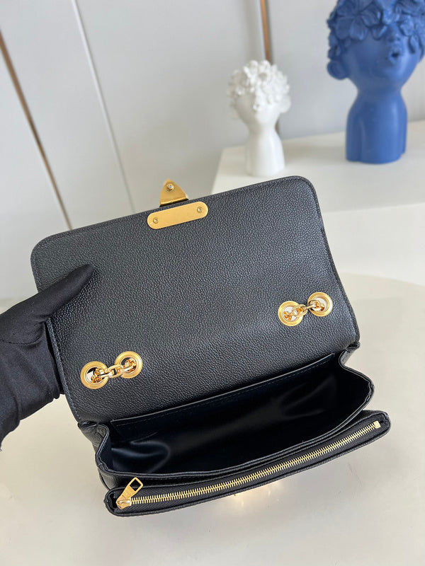 LOV - Luxurious Totes - 1325