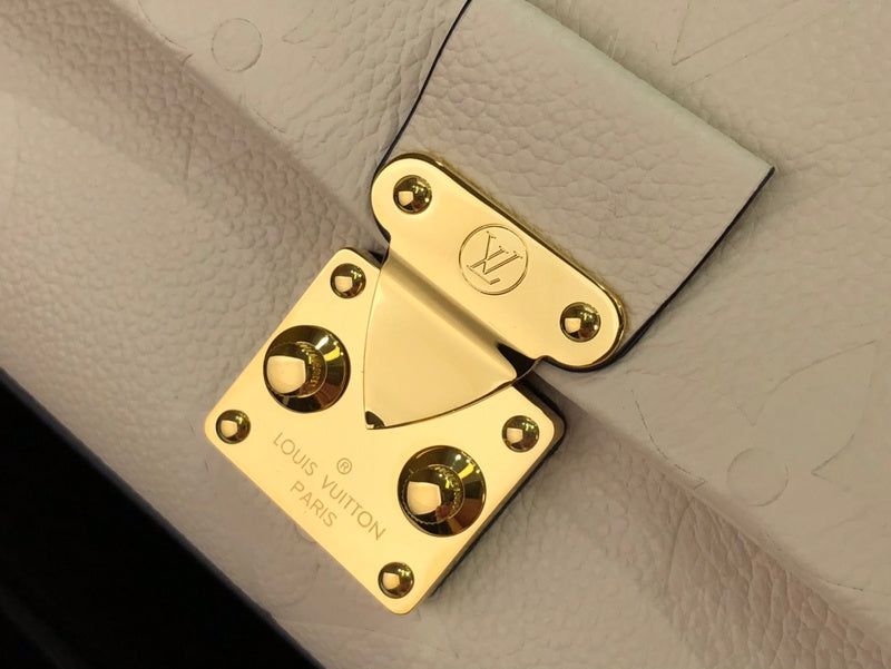 LOV - Luxurious Totes - 1582